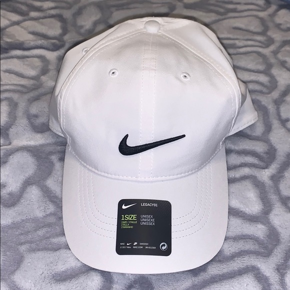 Nike Accessories - NIKE hat